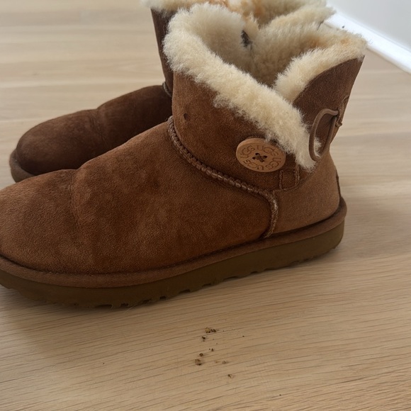 Uggs size 8 - Picture 4 of 4